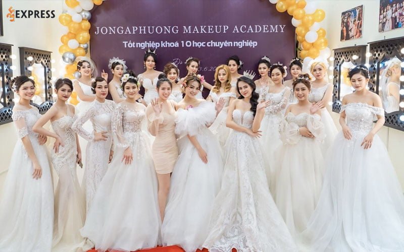 jong-aphuong-make-up-academy-35express
