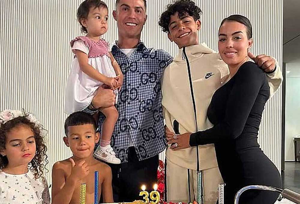Bất ngờ sau 9 năm hẹn hò, Cristiano Ronaldo và bạn gái đính hôn