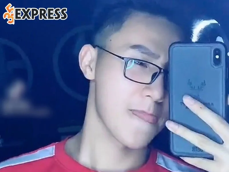 Khoa Vương lộ clip nóng