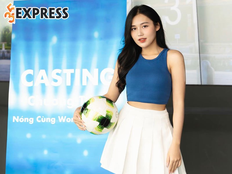 mc-hoang-hong-hanh-noi-bat-cung-dan-hot-girl-nong-cung-world-cup-2022-1-35express