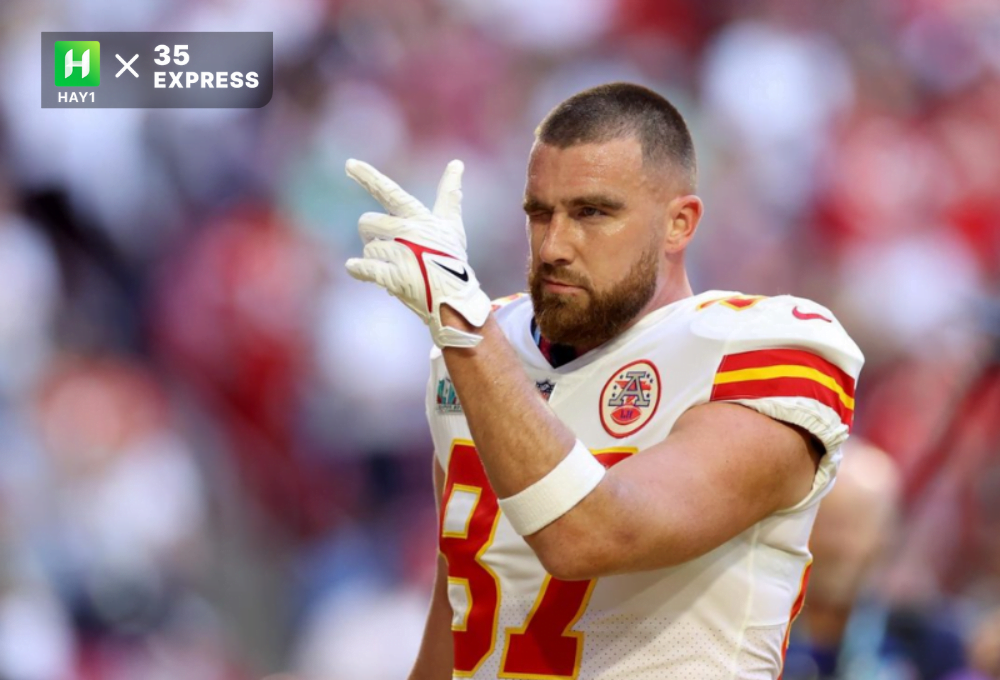 Travis Kelce đã chơi bóng bầu dục từ khi còn học tại Đại học Cincinnati từ năm 2008 đến năm 2012