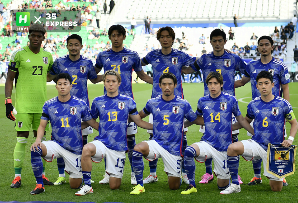 Ito Junya (số 14) đá chính ở trận Nhật Bản thắng Việt Nam 4-2