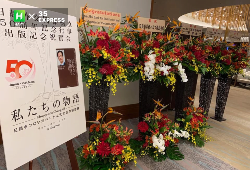 Những người bạn Nhật Bản chúc mừng ông Võ Hồng Phúc ra mắt bản dịch tiếng Nhật cuốn sách "Chuyện của chúng tôi"
