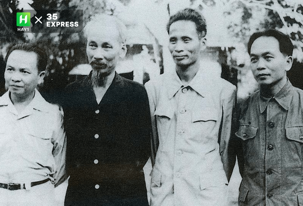 Chủ tịch Hồ Chí Minh và các đồng chí Trường Chinh, Phạm Văn Đồng, Võ Nguyên Giáp tại Chiến khu Việt Bắc
