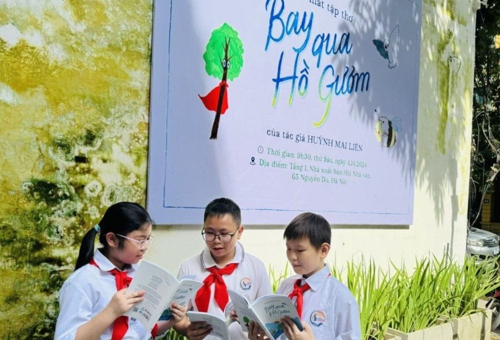 bay qua hồ gươm huỳnh mai liên 