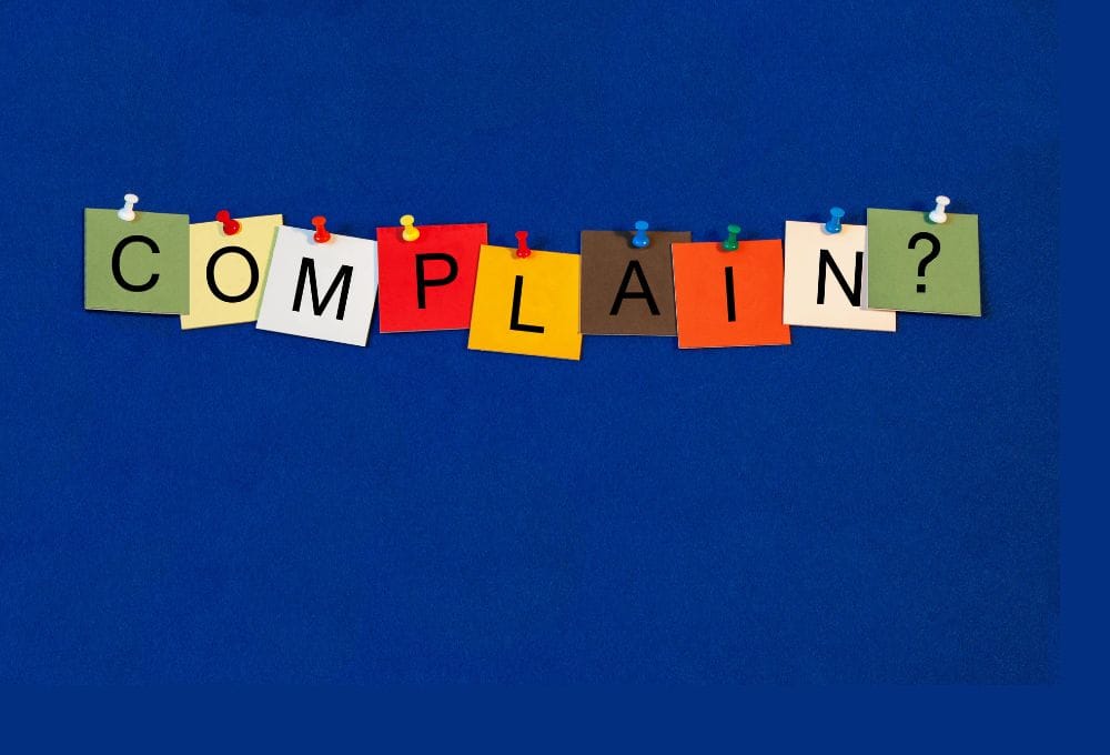 “Complain” và “Complaint” đi với giới từ nào?