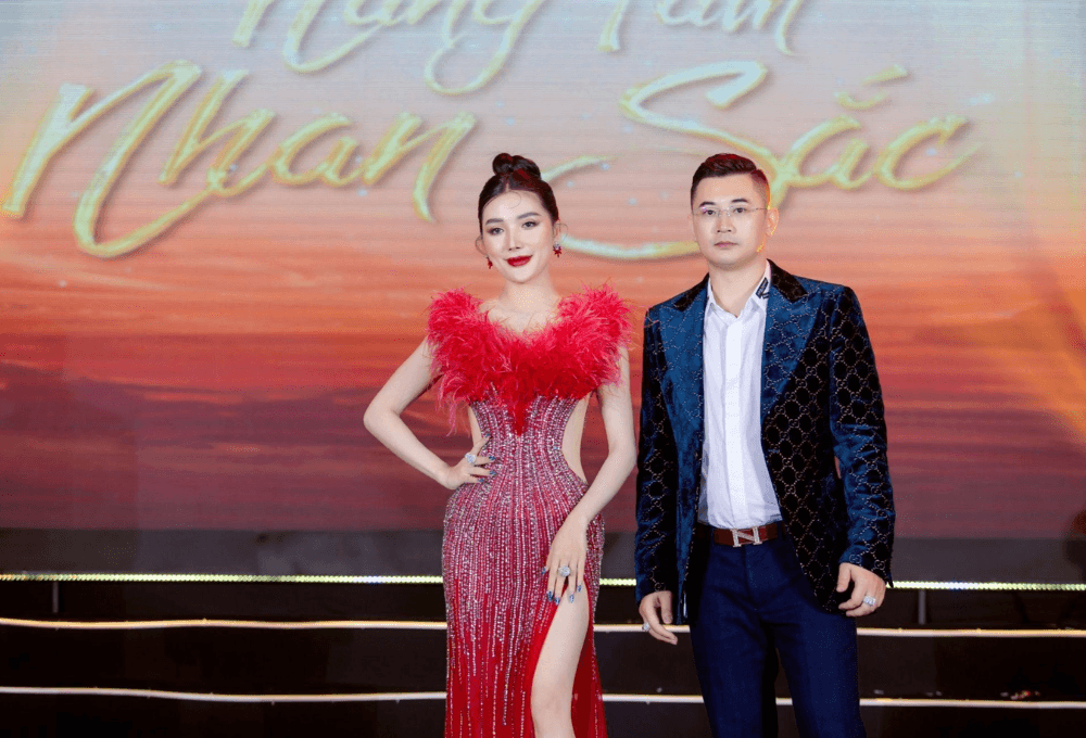 Ngân Collagen là ai?