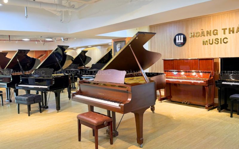 Showroom piano của Hoàng Thái Music