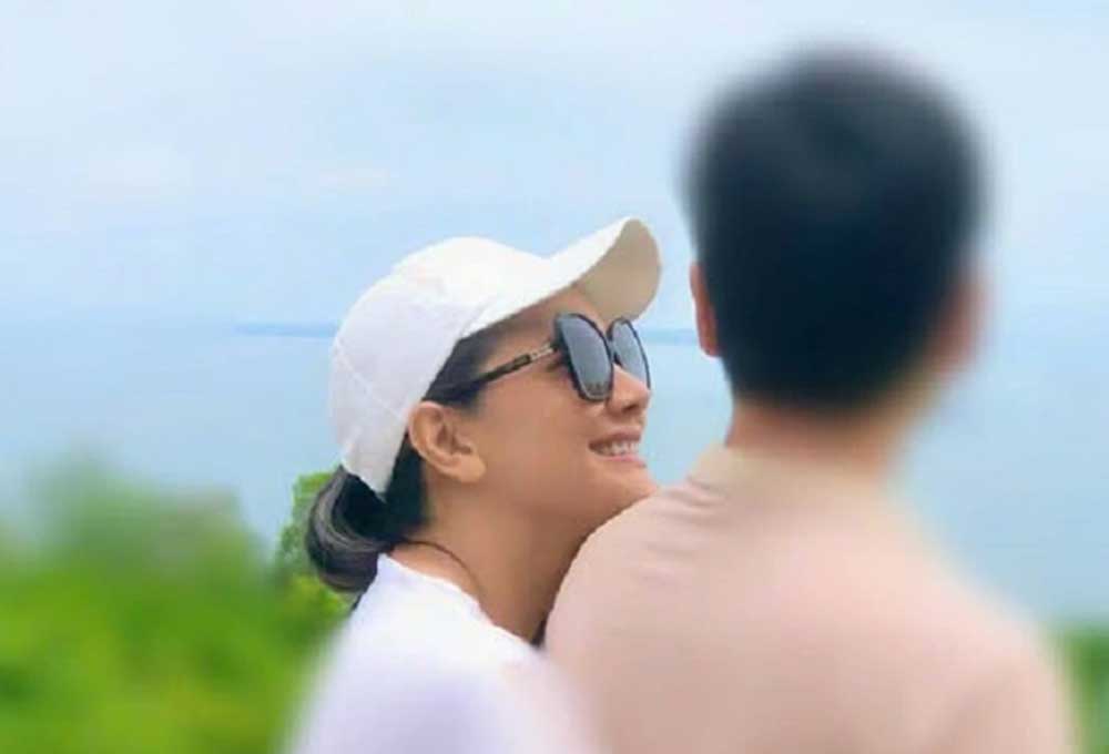 Công khai bạn trai mới ở tuổi 49
