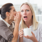 Sít rịt là gì? Ý nghĩa, nguồn gốc và cách dùng từ lóng Gen Z