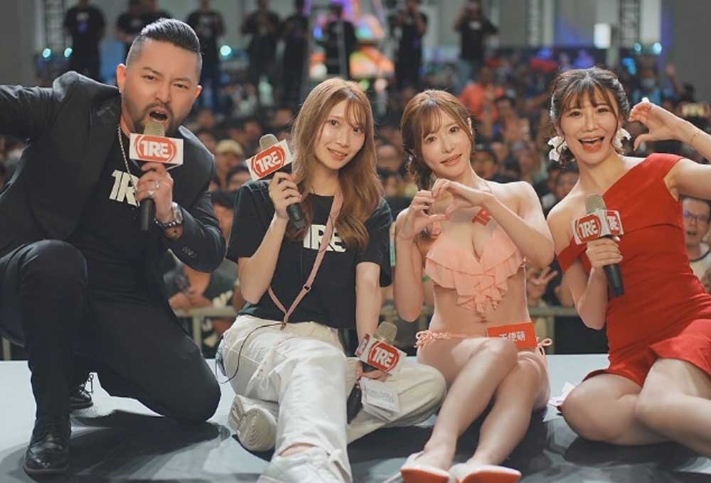 Ra mắt vai trò ca sĩ