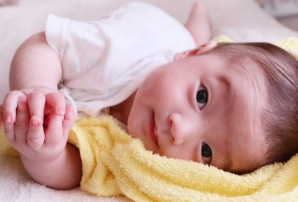 Bé sinh năm 2018 khắc tuổi nào và hợp tuổi nào?