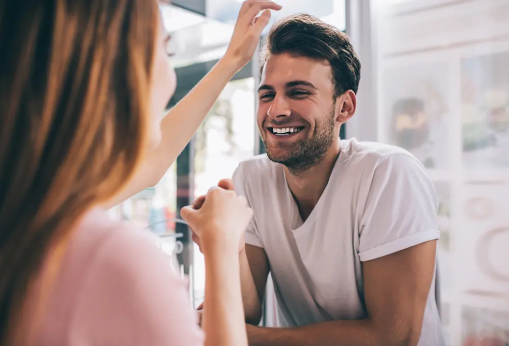 Cách nhận biết và sử dụng "phờ lớt" trong giao tiếp