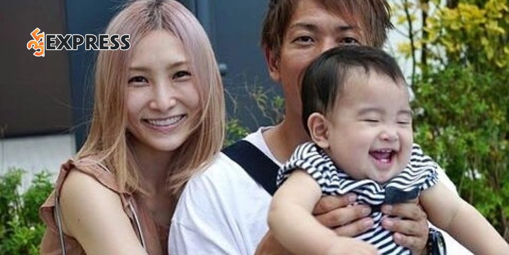 Cuộc hôn nhân với nữ diễn viên lồng tiếng Mika Kikuchi