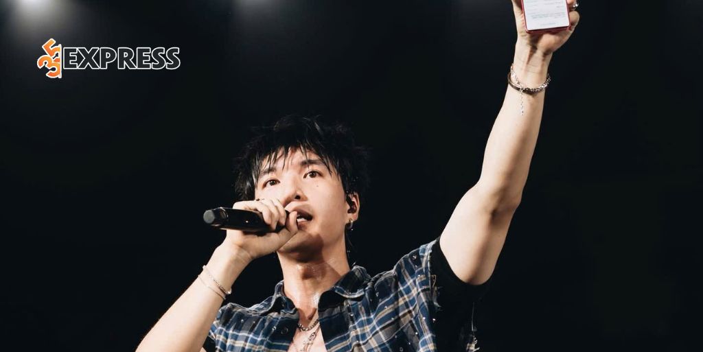 Hỗ trợ đồng bào miền Trung khắc phục hậu quả bão lũ