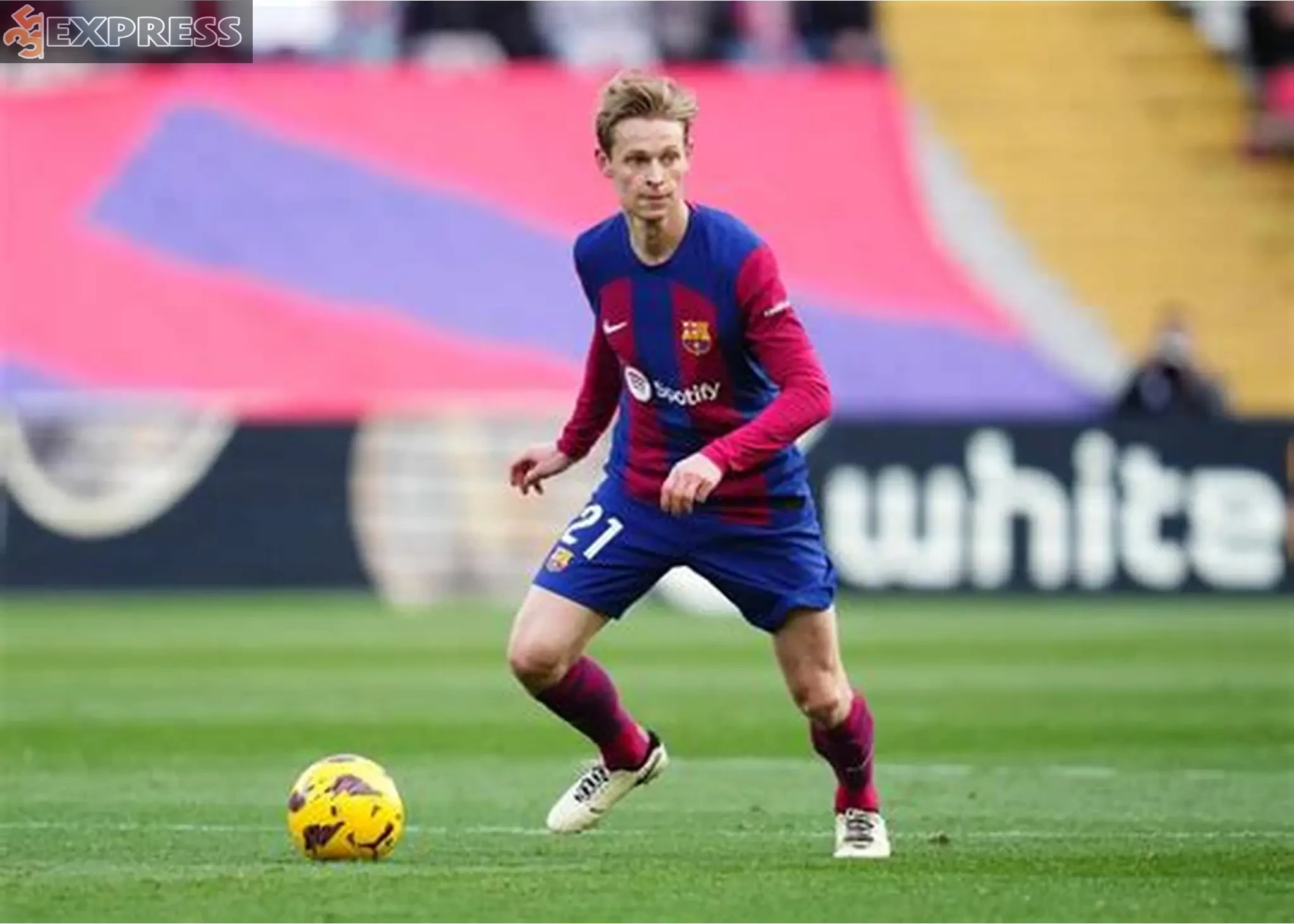 Kỹ năng thoát pressing và rê dắt bóng thượng thừa của Frenkie de Jong
