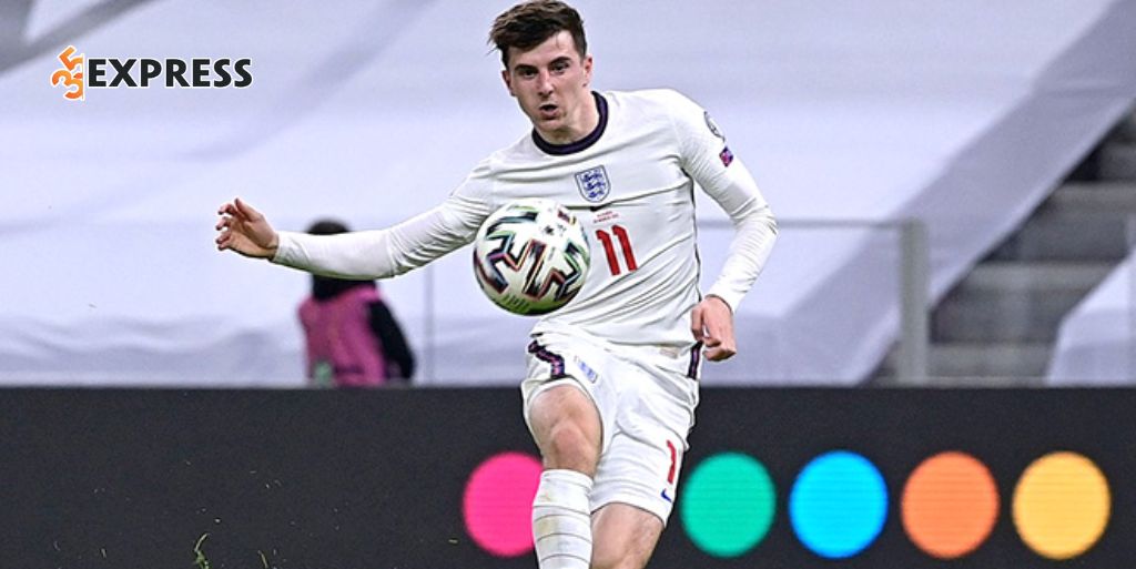 Mason Mount khi thi đấu ở tuyển Anh