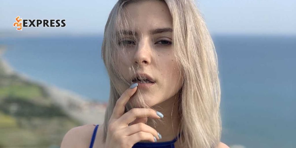 Những bước đi đầu tiên trong ngành công nghiệp người lớn