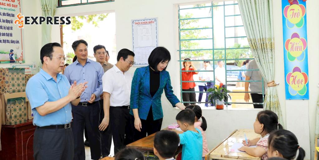 Những đóng góp và dấu ấn nổi bật của bà Phùng Thị Hồng Hà