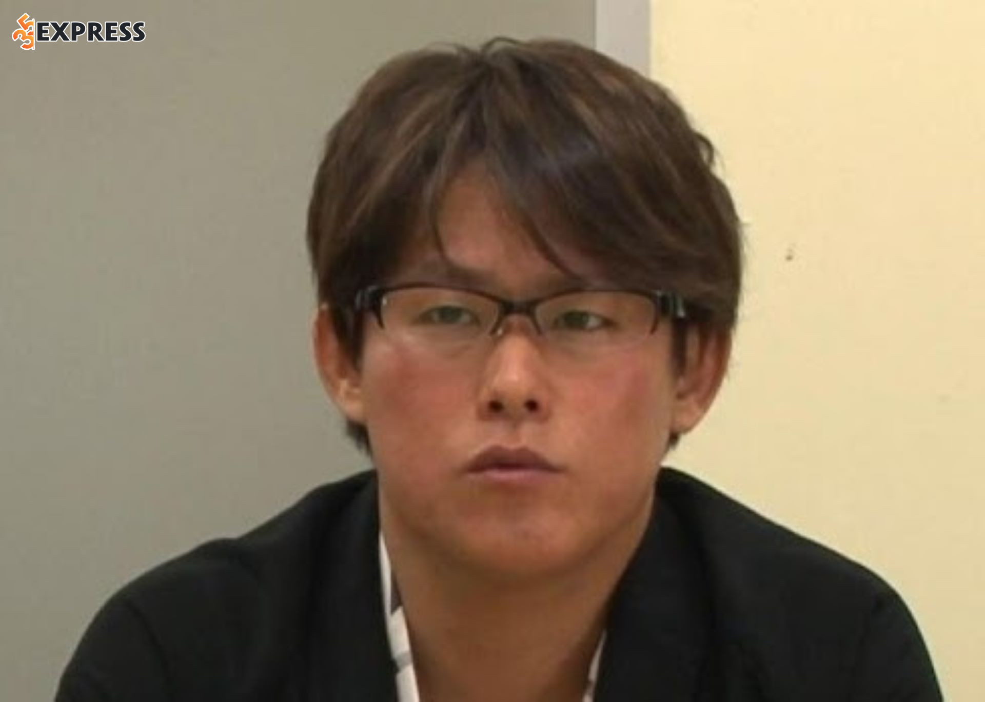 Anh xây dựng hình ảnh một người đàn ông trưởng thành, nhẹ nhàng và tinh tế.