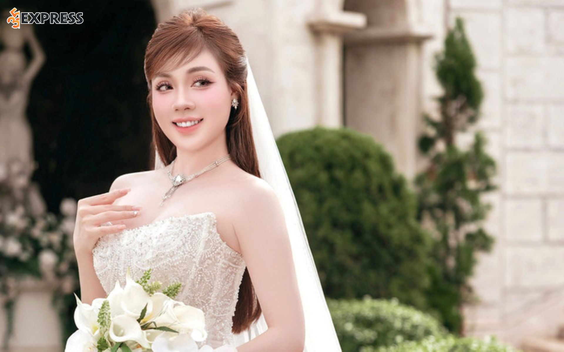 Âu Hà My là một cựu giảng viên tiếng Anh tại Trường Đại học Ngoại ngữ thuộc Đại học Quốc gia Hà Nội