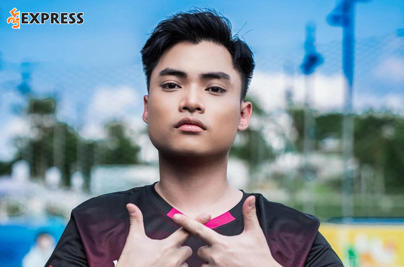 Đằng sau những màn đấu súng rực lửa trên màn hình là một Nguyễn Thành Nam rất khác biệt ở đời thực.