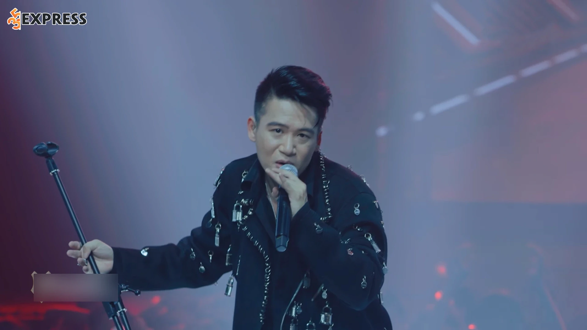 Đỗ Hoàng Hiệp, thường được biết đến với nghệ danh Hoàng Hiệp Ngũ Cung là một ca sĩ, nhạc sĩ nổi tiếng người Việt Nam