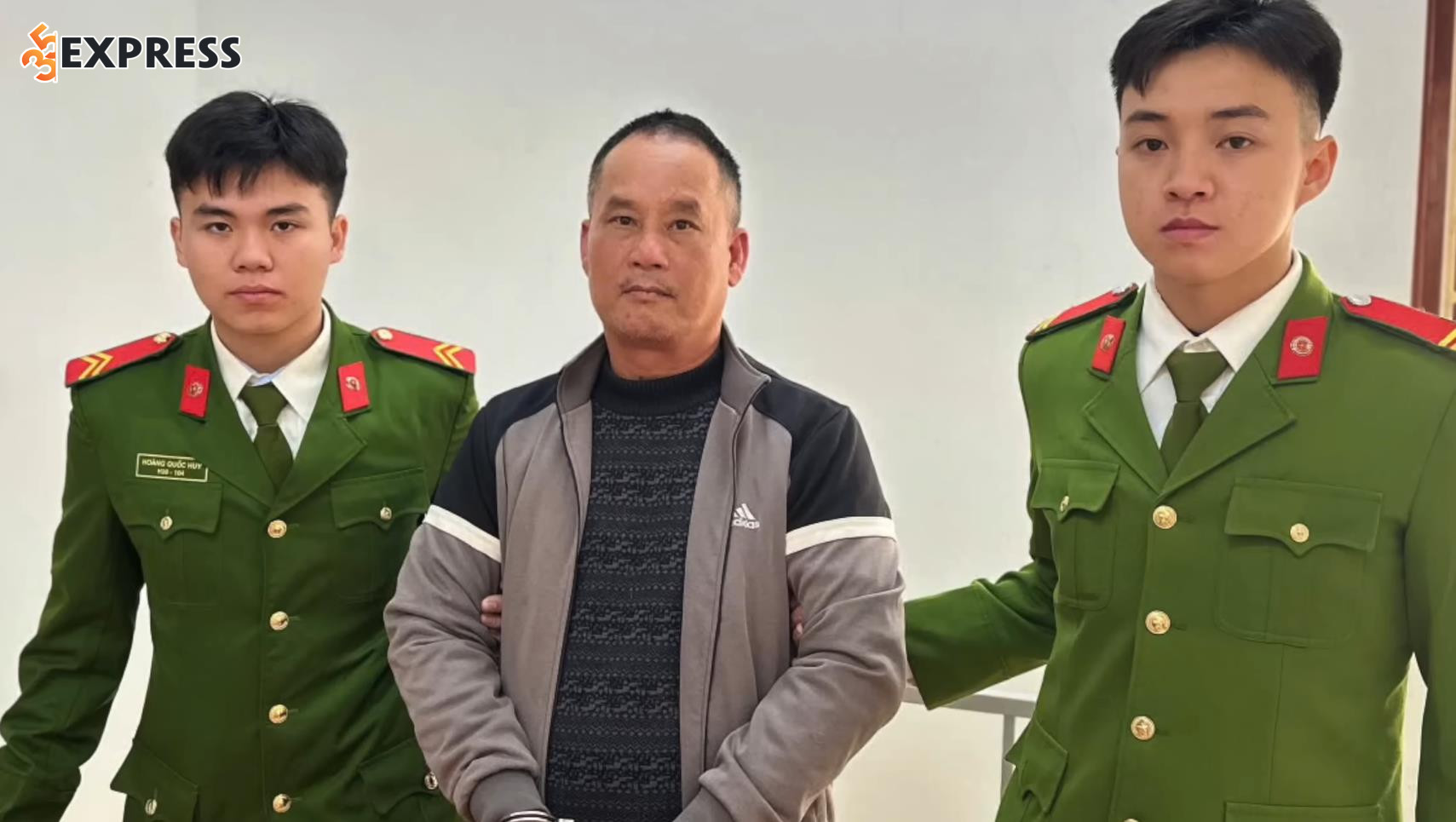 Đoàn Văn Sáng là một cựu công chức nhà nước, giữ chức vụ Đội phó Đội Quản lý thị trường số 4, thuộc Cục Quản lý thị trường tỉnh Lạng Sơn