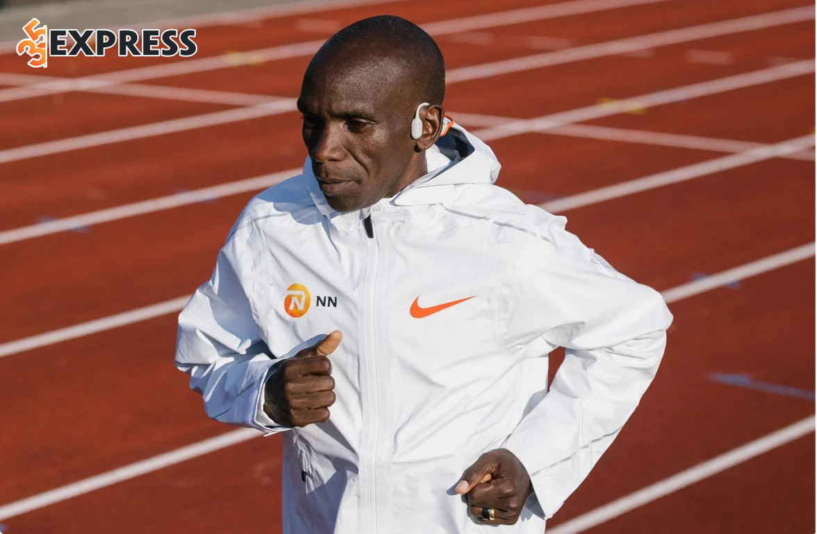 Phong cách chạy của Kipchoge là sự kết hợp hoàn hảo giữa hiệu quả cơ học, sức bền phi thường và một bộ não chiến thuật tài tình.