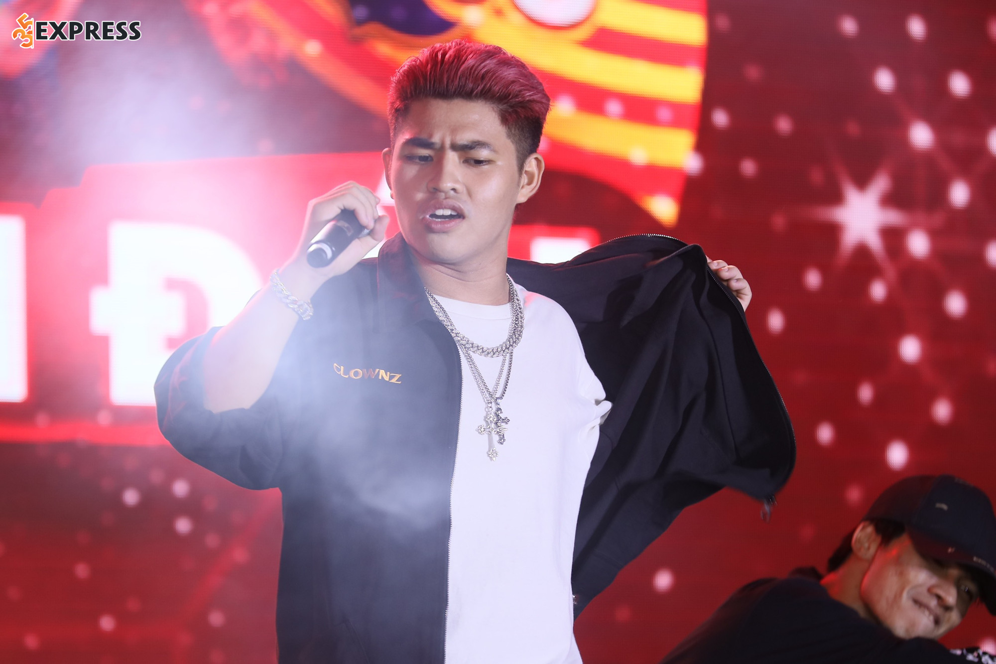 Tez tên thật là Nguyễn Đình Dương, là một nam rapper trẻ tuổi và tài năng đến từ Hà Nội