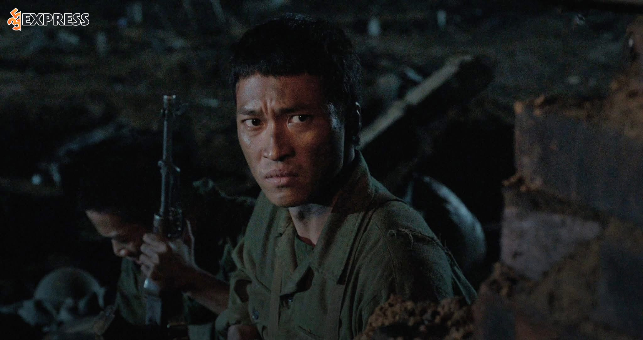 Vai diễn Bình - chàng sinh viên Mỹ thuật Sài Gòn trong phim điện ảnh lịch sử "Mưa Đỏ"