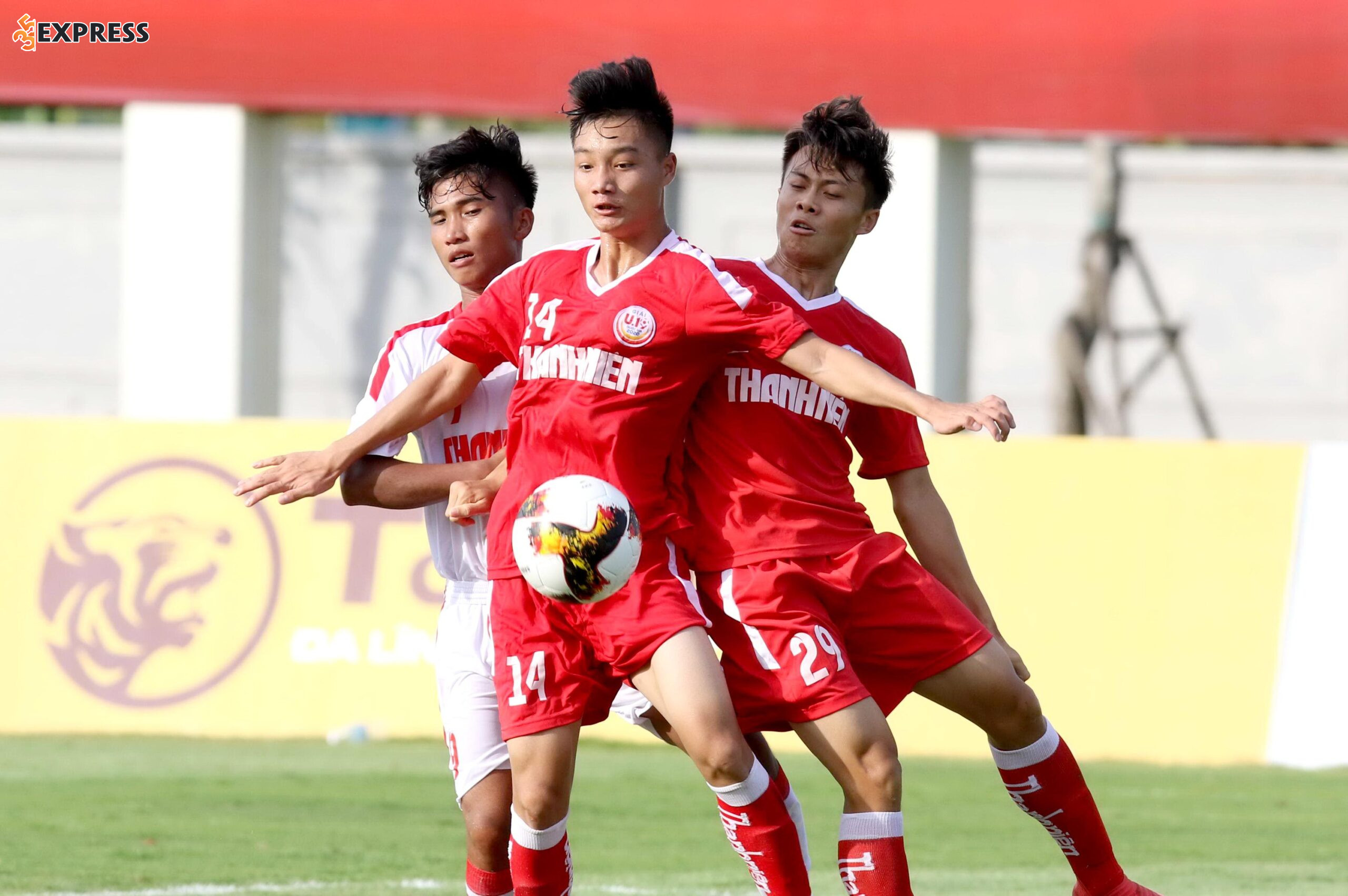 Anh thường xuyên đảm nhận vai trò tiền vệ điều tiết (Playmaker)