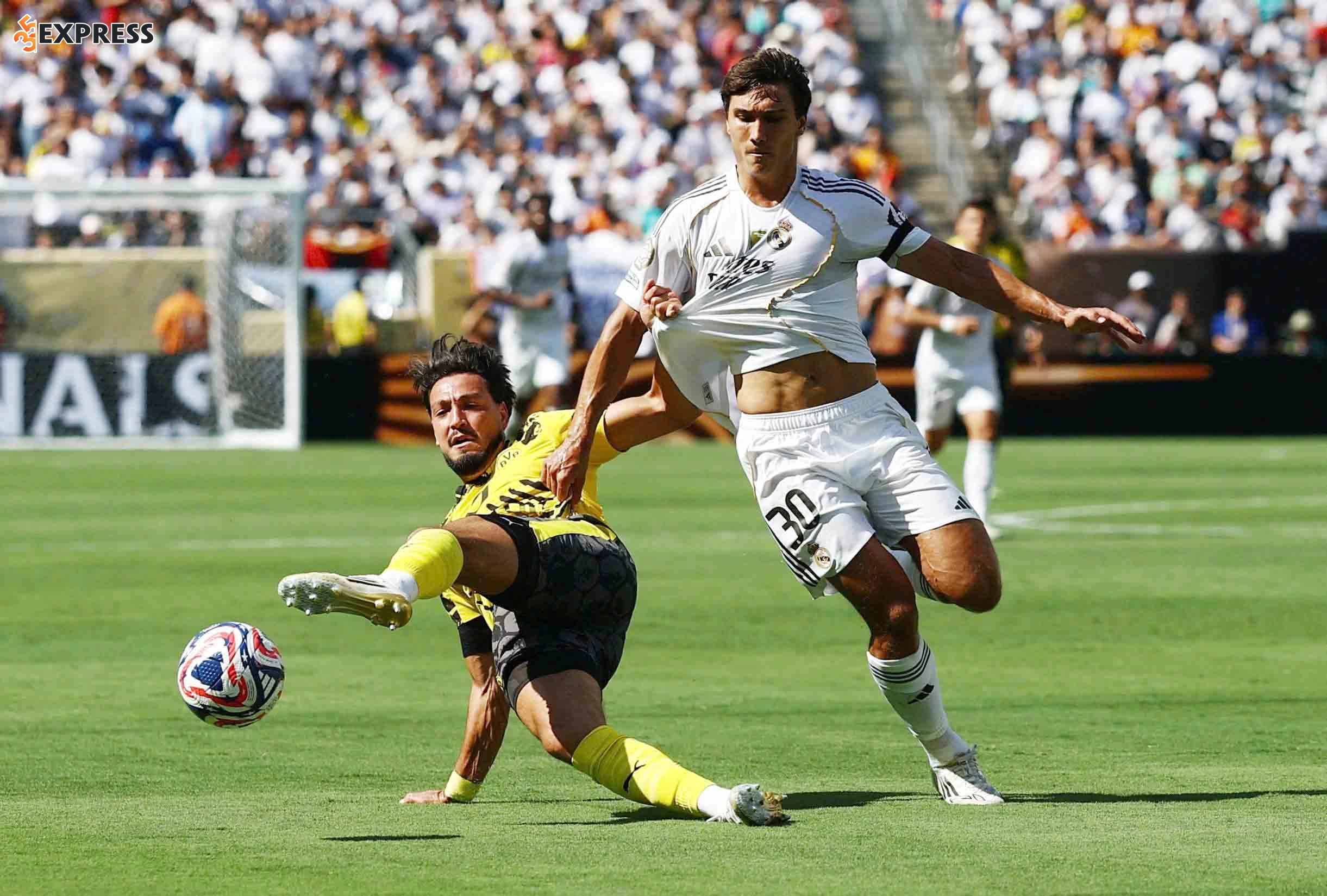 Gonzalo thuộc mẫu tiền đạo mục tiêu hiện đại