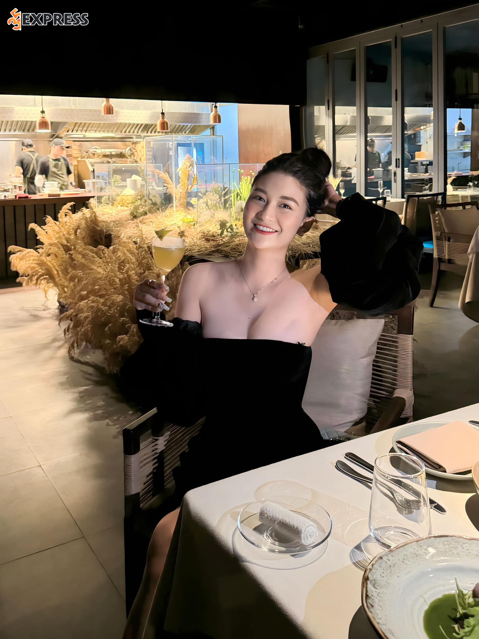Hot Girl tích xanh Về Nhà Đi Con là ai
