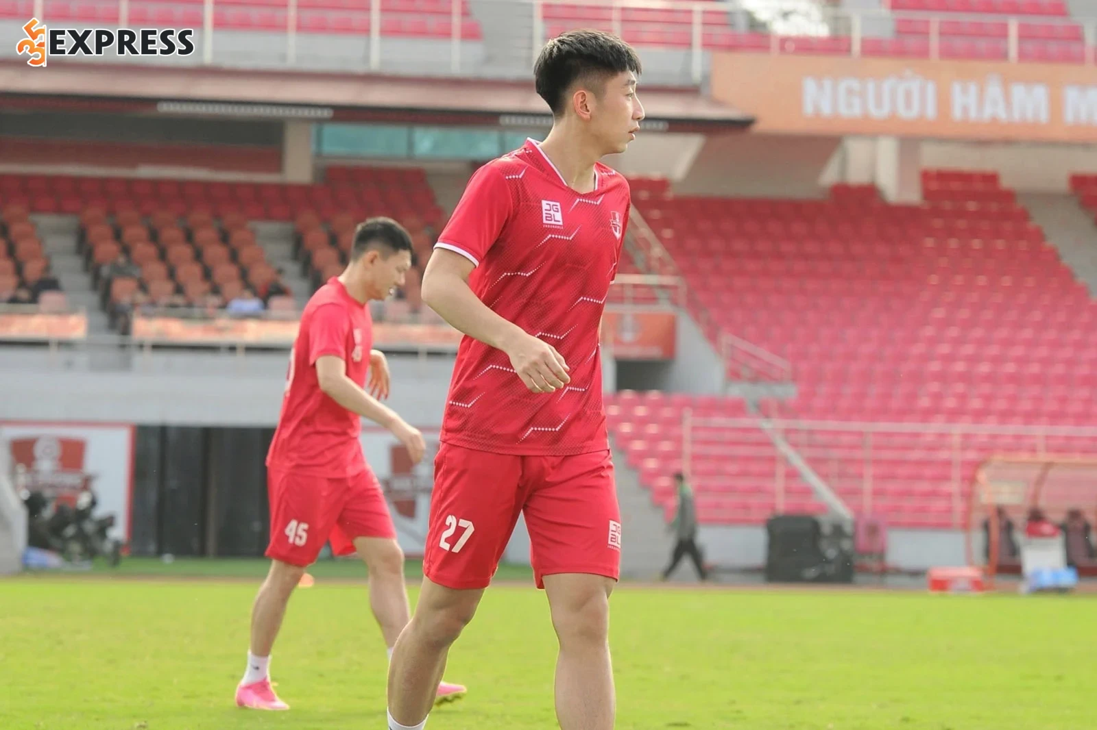 Nguyễn Nhật Minh là cầu thủ bóng đá chuyên nghiệp người Việt Nam