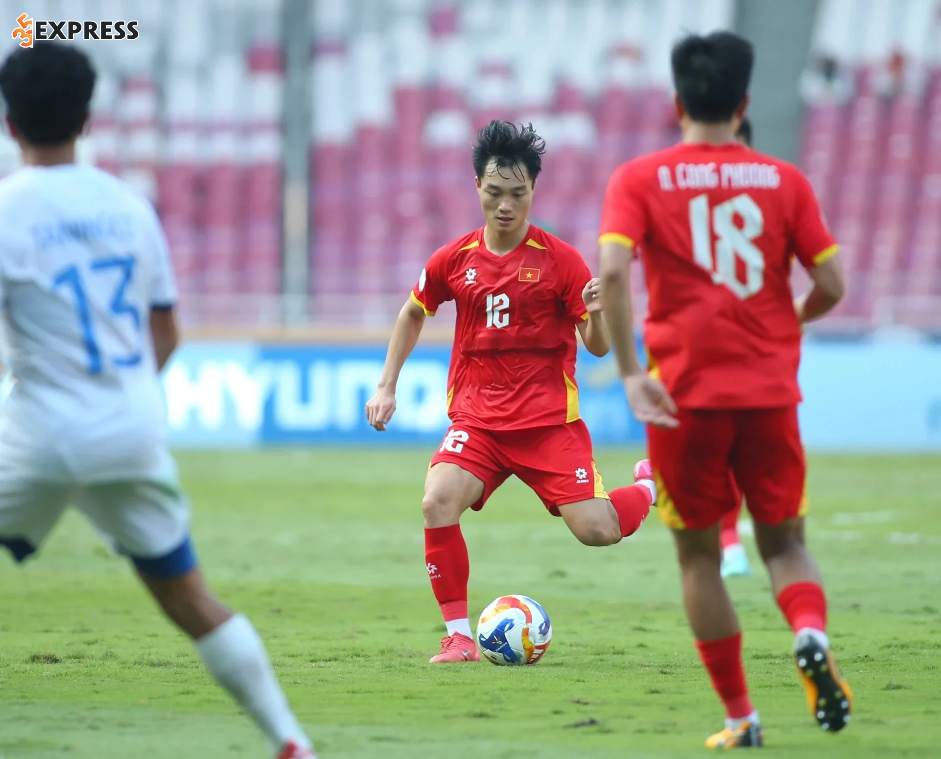 Nguyễn Xuân Bắc là một cầu thủ bóng đá chuyên nghiệp người Việt Nam