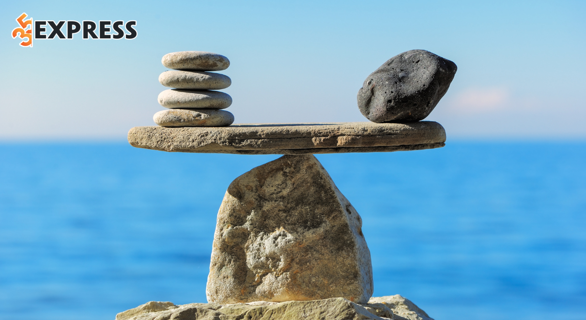 Cân bằng vật chất và tinh thần trong Năm cá nhân 8