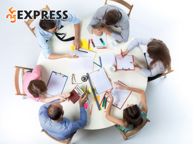  Chủ động tham gia các hoạt động tập thể, học cách tin tưởng và ủy quyền cho người khác