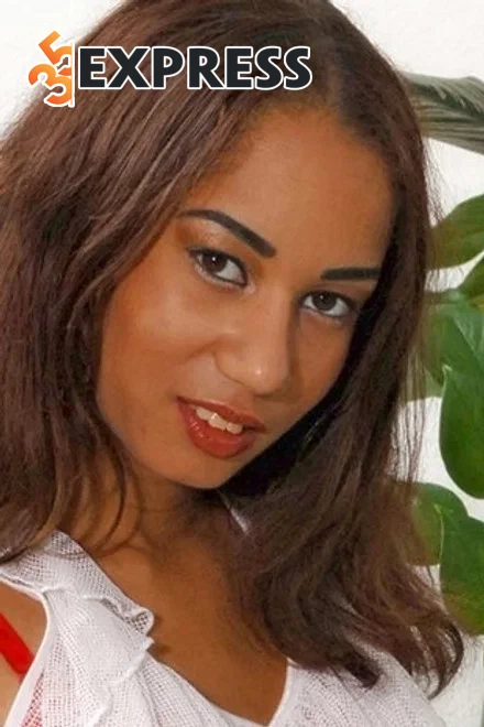 Hành trình sự nghiệp của Mya Mason