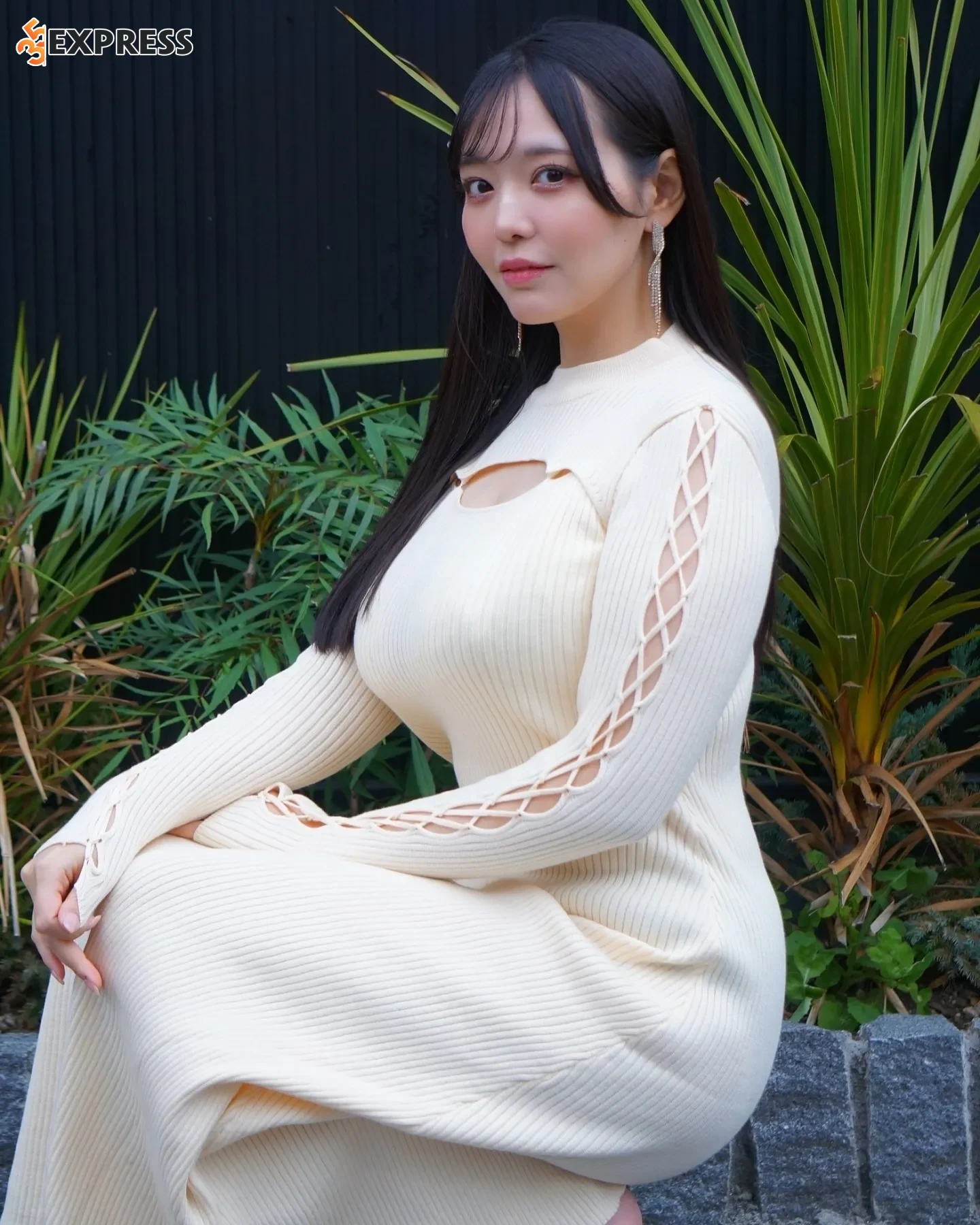 Koibuchi Momona là ai