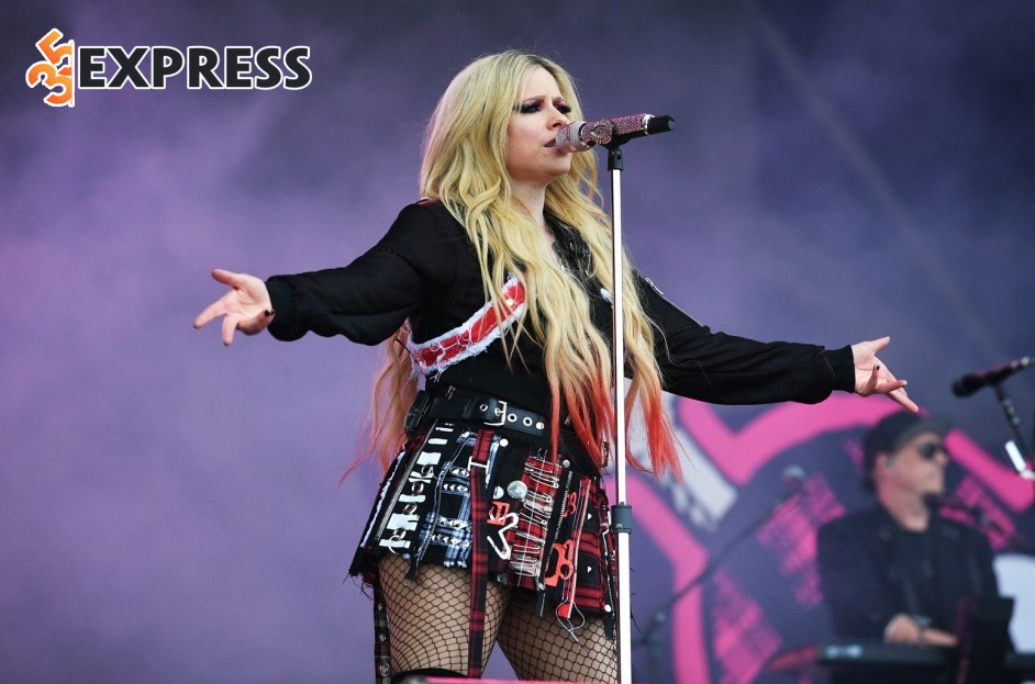 Avril Lavigne ví dụ cụ thể về giọng hát tự tin của Thiên Bình