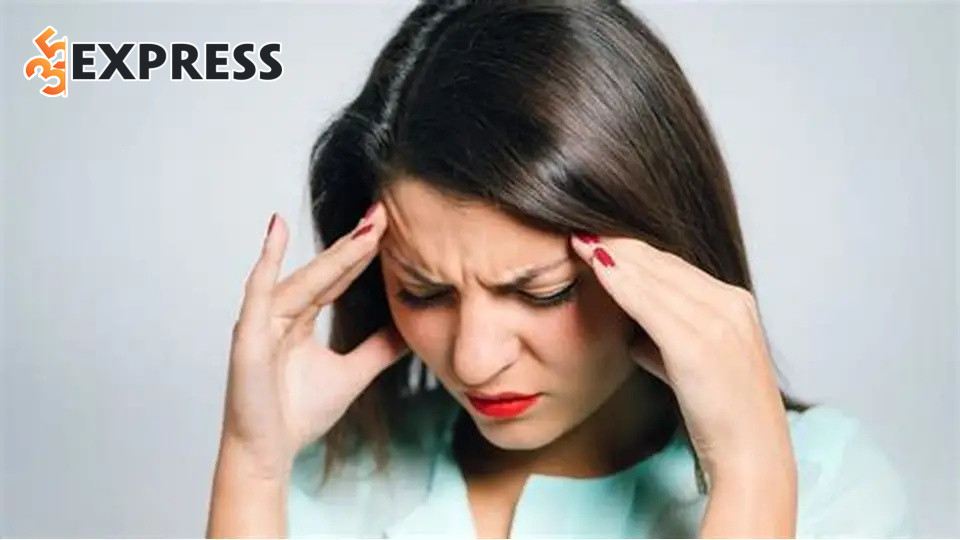 Cự Giải khi giả tạo thường cúi đầu, mặt đỏ ửng