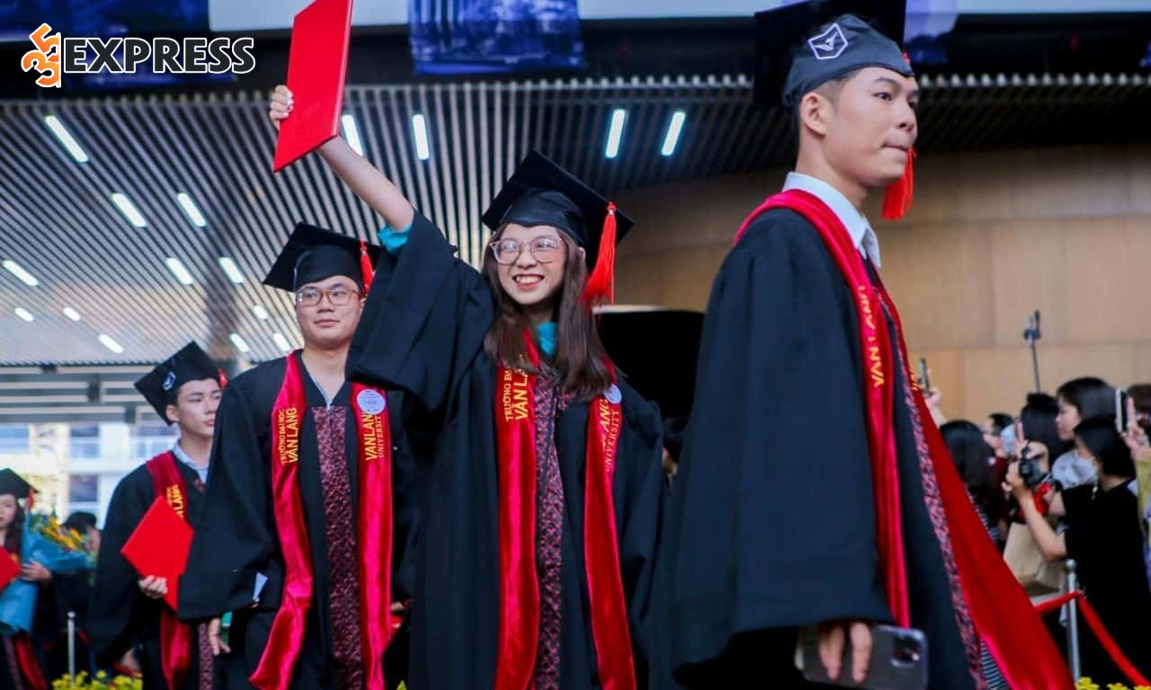Sự nghiệp và con đường học vấn.
