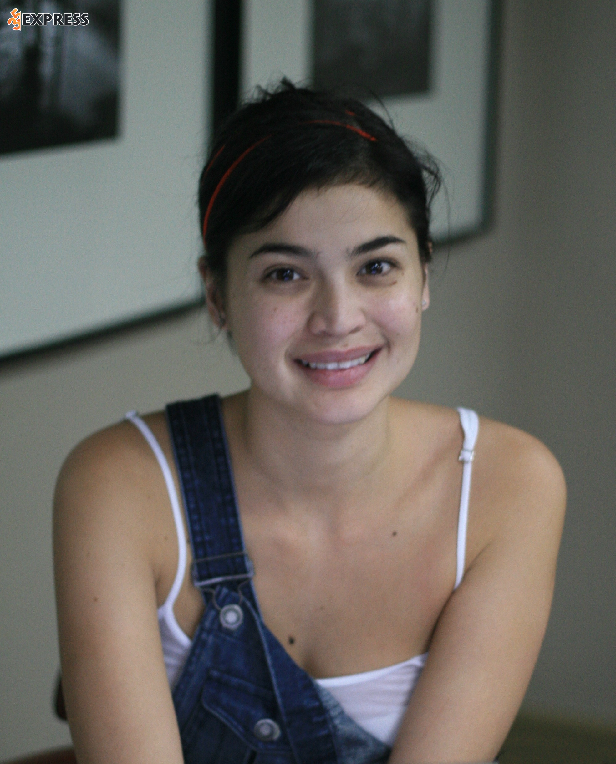 Anne Curtis sinh ra trong một gia đình có cha là người Úc và mẹ là người Philippines