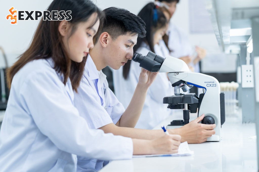 Ngành Y khoa hợp với cung Thiên Yết