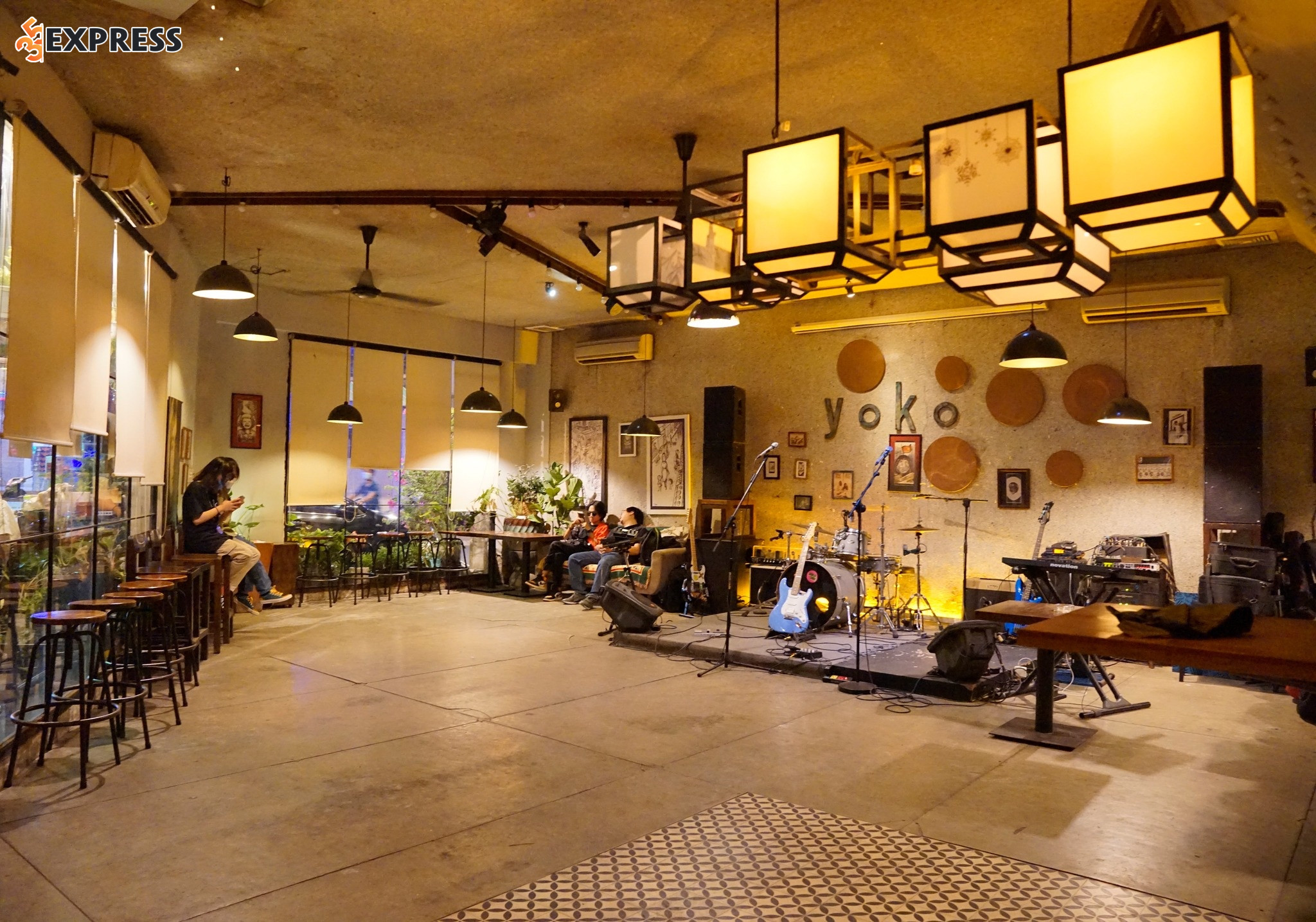 Quán cà phê Acoustic rất phù hợp với sự sáng tạo của Song Ngư