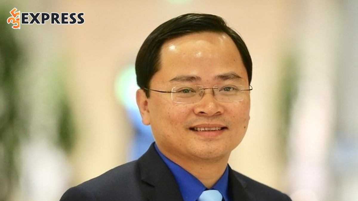 Sinh ra tại xã Lưu Vệ, huyện Quảng Xương, tỉnh Thanh Hóa