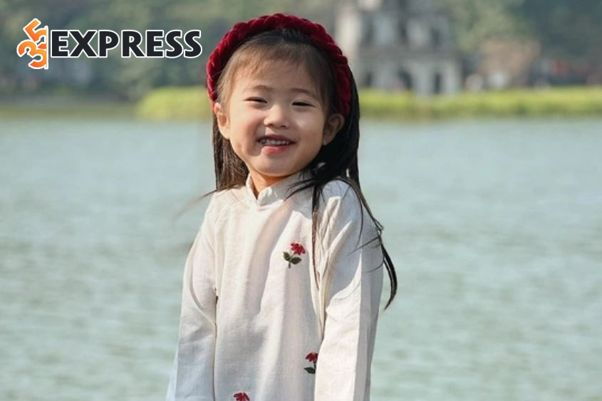 Tên con gái họ Lý mệnh Kim