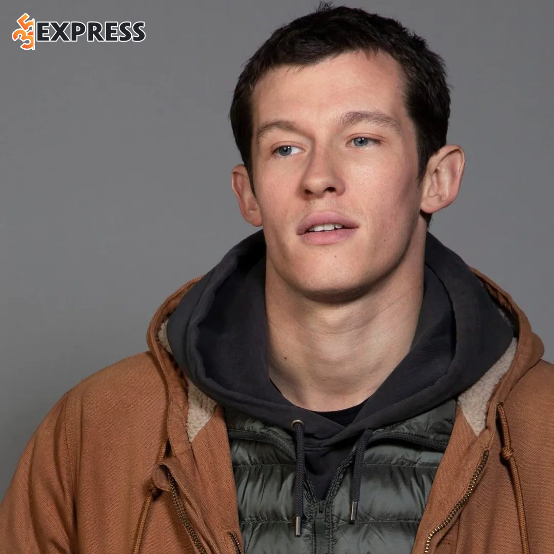 Callum Turner với vai Shaun Emery