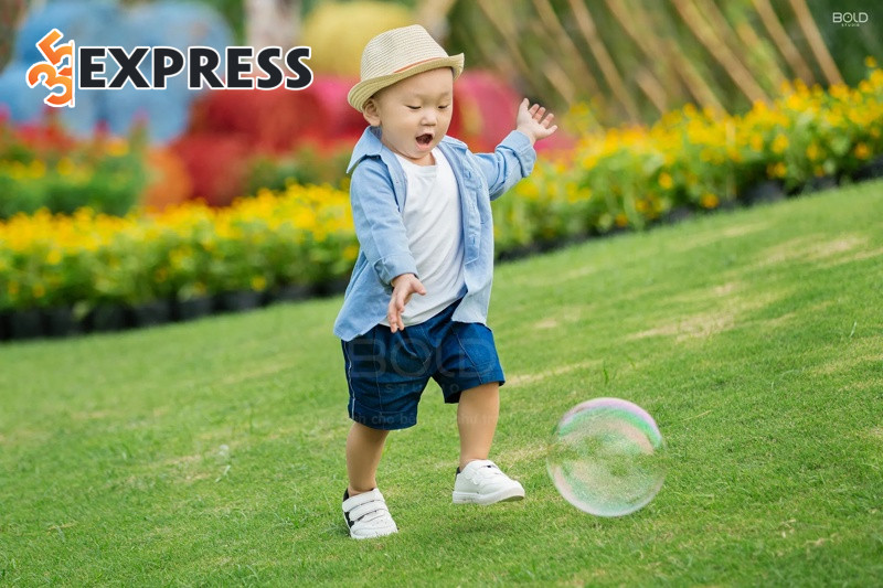 Gợi ý tên con trai họ Hoàng mang ý nghĩa Bình an, hạnh phúc